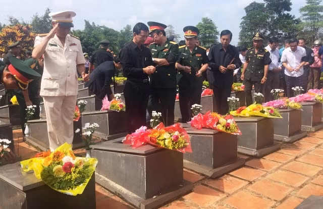 Truy điệu và an táng hài cốt liệt sĩ quân tình nguyện Việt Nam hy sinh tại Campuchia