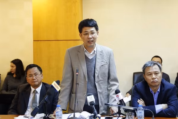 Ông Mai Văn Phấn, Phó Cục trưởng Cục Đăng ký đất đai, Tổng cục Quản lý đất đai trả lời báo chí.