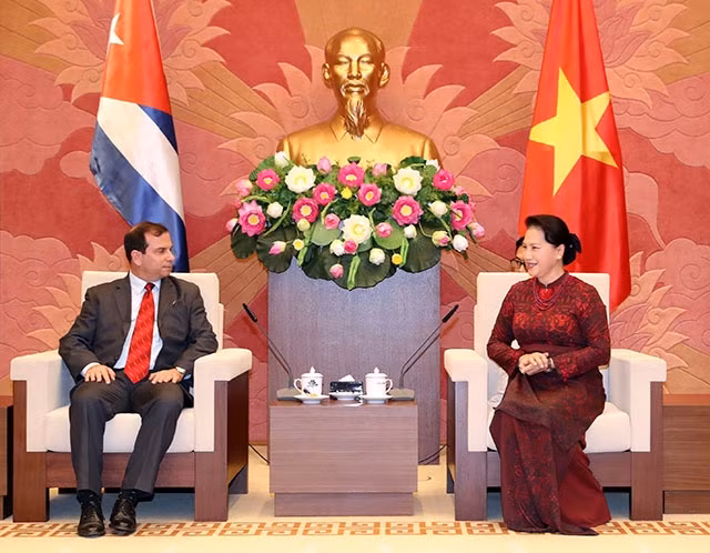 Chủ tịch QH Nguyễn Thị Kim Ngân tiếp đồng chí Phéc-nan-đô Gôn-da-lét, Chủ tịch Viện Cu-ba Hữu nghị với các dân tộc.
