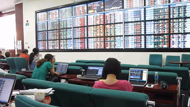 Nhà đầu tư bán ra rất mạnh tay và đẩy giá giảm sâu. Ảnh: N.ANH