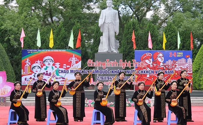 Các nghệ nhân hát then ở câu lạc bộ Nọc Én, Hoàng Đồng (TP Lạng Sơn).