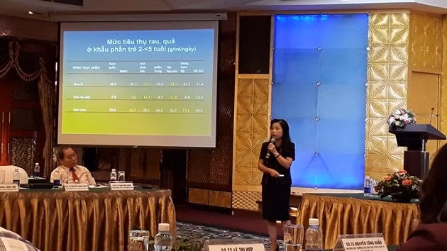 PGS, TS Lê Bạch Mai, nguyên Phó Viện trưởng Viện Dinh dưỡng quốc gia phân tích các chỉ số về tình trạng suy dinh dưỡng thấp còi tại Việt Nam. 