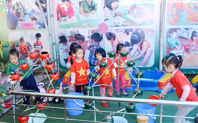 Học sinh Trường mầm non Him Lam (Điện Biên) trong giờ ngoại khóa. Ảnh: ĐẶNG YẾN