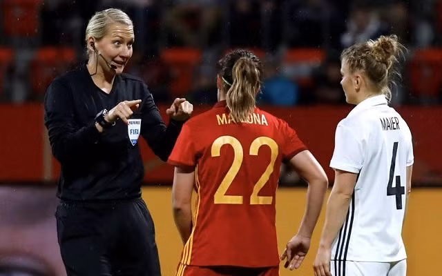 VAR sẽ là trợ thủ đắc lực cho các trọng tài điều khiển trận đấu tại World Cup nữ sắp tới. (Ảnh: Reuters)