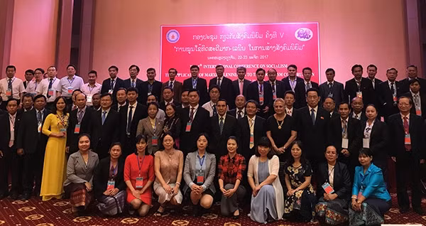 Các đại biểu tại phiên khai mạc sáng 22-11.