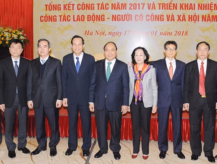 Thủ tướng Nguyễn Xuân Phúc và các đại biểu tại hội nghị triển khai công tác năm 2018 của Bộ Lao động - Thương binh và Xã hội. Ảnh: TRẦN HẢI