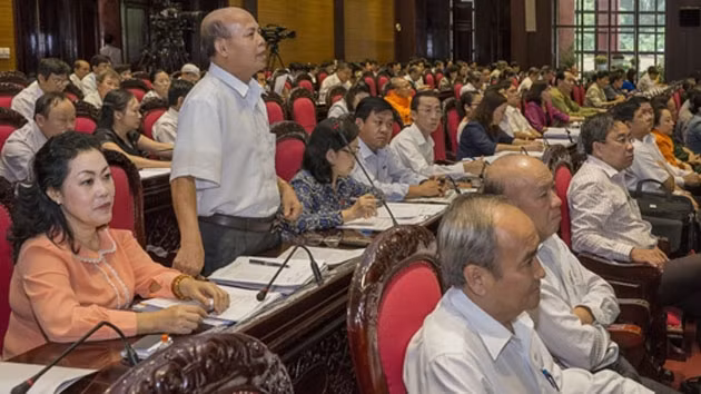 Đại biểu Quốc hội TP Hồ Chí Minh phát biểu ý kiến tại hội trường. Ảnh: KHẮC HƯỜNG