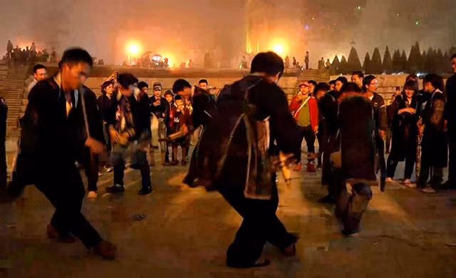 Lễ hội du lịch hè Sa Pa - 2018, tối 28-4, tại thị trấn Sa Pa.
