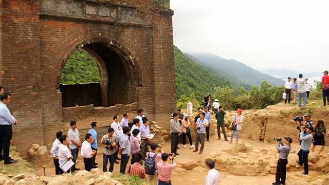 Khai lộ khu vực phía bắc Thiên hạ đệ nhất hùng quan.