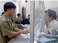 Cấp hộ chiếu tại Phòng Quản lý xuất nhập cảnh.