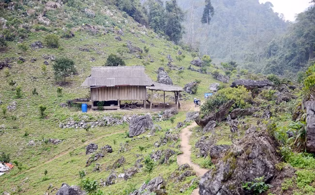 Đường lên Ngũ động Bản Ôn.