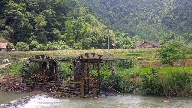 Vẻ đẹp yên bình ở huyện Trùng Khánh, tỉnh Cao Bằng với những cọn nước của đồng bào dân tộc thiểu số.