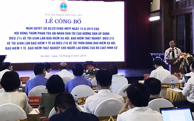 Hướng dẫn áp dụng xử lý tội phạm về bảo hiểm xã hội, bảo hiểm y tế trong Bộ luật Hình sự
