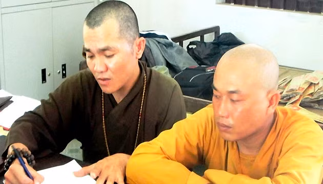 Hai đối tượng tại cơ quan điều tra.