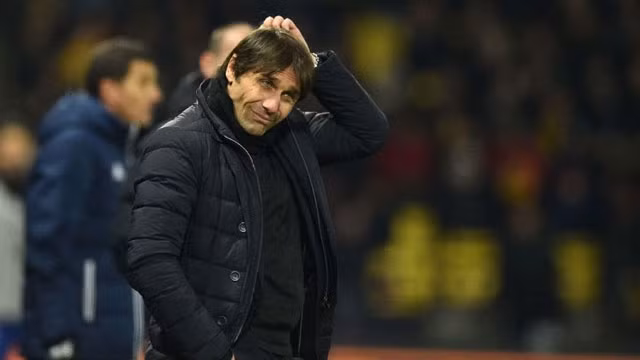 HLV A. Conte đang phải chịu nhiều áp lực sau hai trận thua liên tiếp.
