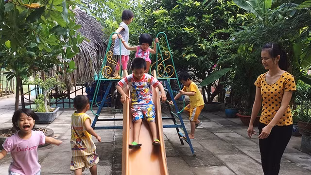 Con em công nhân tại các thành phố lớn rất cần môi trường giáo dục an toàn, chất lượng để không còn những vụ bạo hành đau lòng xảy ra.