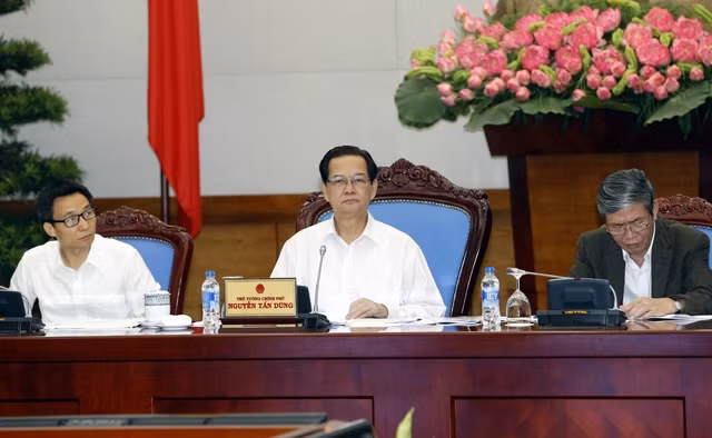 Thủ tướng Nguyễn Tấn Dũng chủ trì phiên họp toàn thể Ủy ban Quốc gia Đổi mới giáo dục - đào tạo. Ảnh: ĐỨC TÁM (TTXVN)