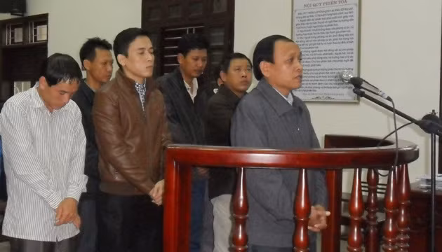 Các bị can tại phiên xét xử.