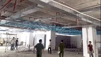 Lực lượng chức năng kiểm tra an toàn PCCC tại các công trình cao tầng.