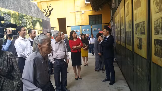 Công chúng Thủ đô đến với trưng bày "Chân trần, chí thép".