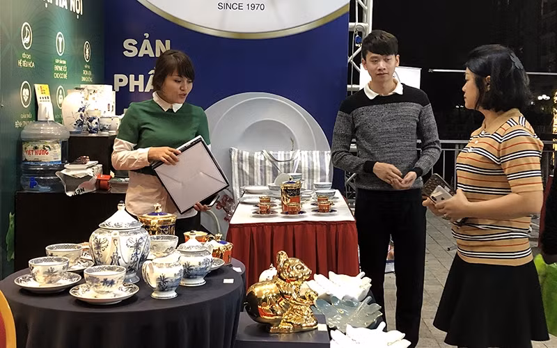 Hàng Việt Nam ngày càng được người tiêu dùng quan tâm, tin tưởng lựa chọn.