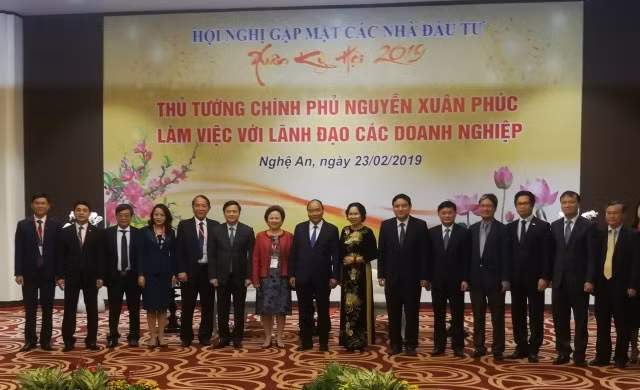 Thủ tướng Nguyễn Xuân Phúc làm việc với lãnh đạo các doanh nghiệp tiêu biểu.