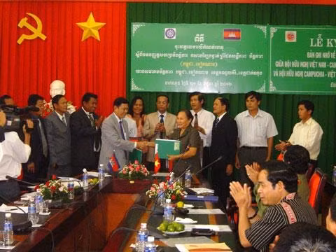 Hợp tác xây dựng đường biên giới hữu nghị giữa Đác Nông và Mondilkiri (Cam-pu-chia)