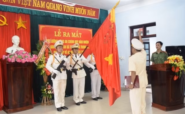 Lễ tuyên thệ của cán bộ, chiến sĩ mới đảm nhiệm chức danh Công an xã. 