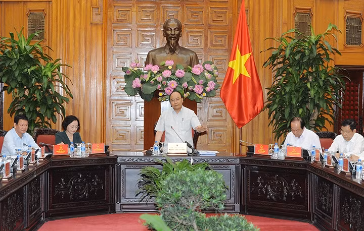Thủ tướng Nguyễn Xuân Phúc phát biểu ý kiến tại cuộc họp. Ảnh: TRẦN HẢI