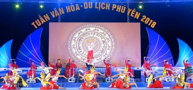 Một tiết mục tại Lễ khai mạc Tuần Văn hóa - Du lịch Phú Yên, tối 25-4.