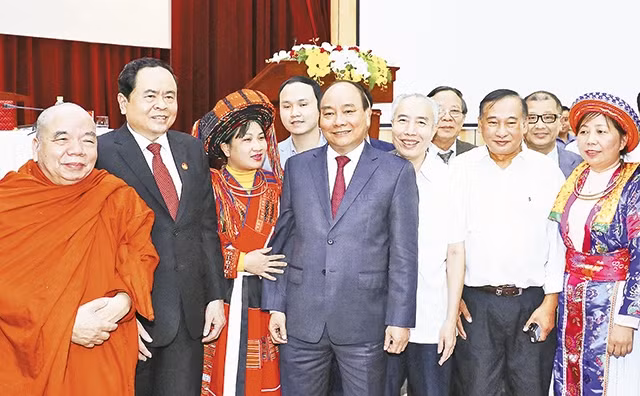 Thủ tướng Nguyễn Xuân Phúc với các đại biểu tham dự hội nghị. Ảnh: THỐNG NHẤT (TTXVN)