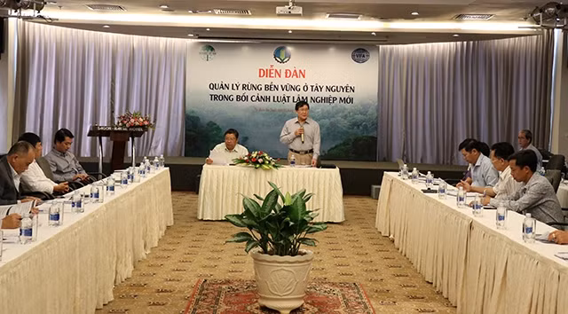 Lãnh đạo Tổng cục Lâm nghiệp phát biểu tại diễn đàn.
