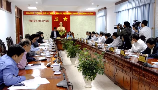 Bộ trưởng Kế hoạch và Đầu tư Nguyễn Chí Dũng làm việc tỉnh An Giang về thu hút đầu tư.