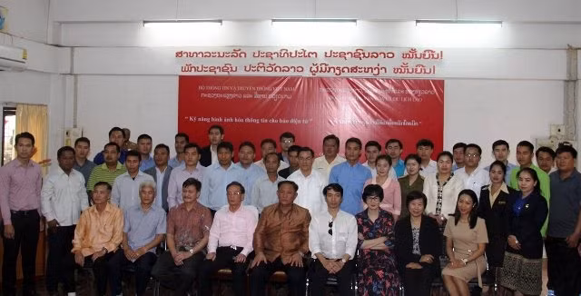 Tham dự khóa bồi dưỡng có 42 phóng viên, nhà báo đến từ các cơ quan báo chí T.Ư và địa phương Lào.