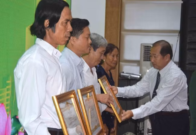 Có tổng số 50 người được trao tặng và truy tặng danh hiệu Bà mẹ VNAH tỉnh Đồng Tháp đợt 1-2019. 