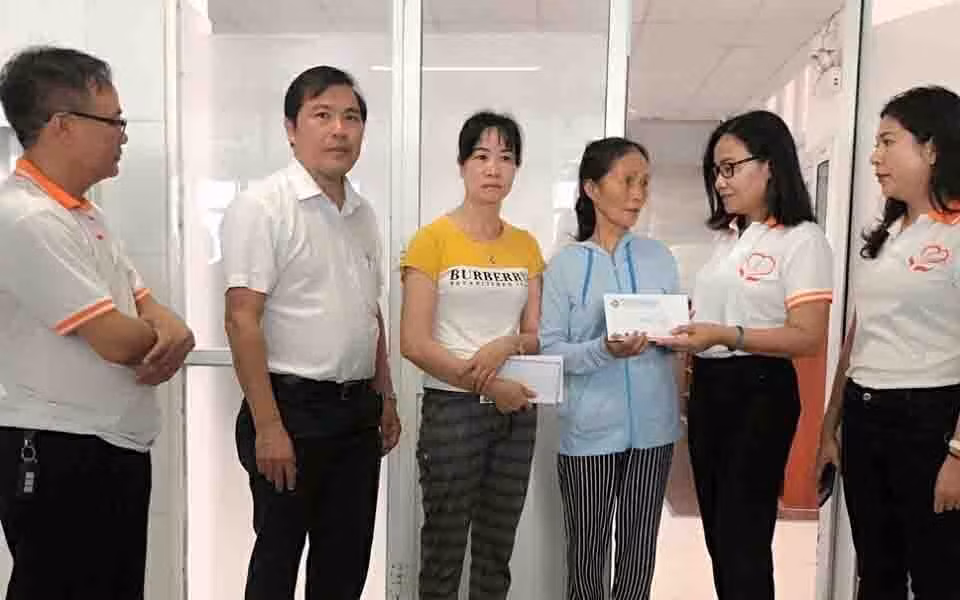 Nhiều suất quà ý nghĩa được trao tặng các bệnh nhân mắc bệnh hiểm nghèo, các gia đình chính sách 