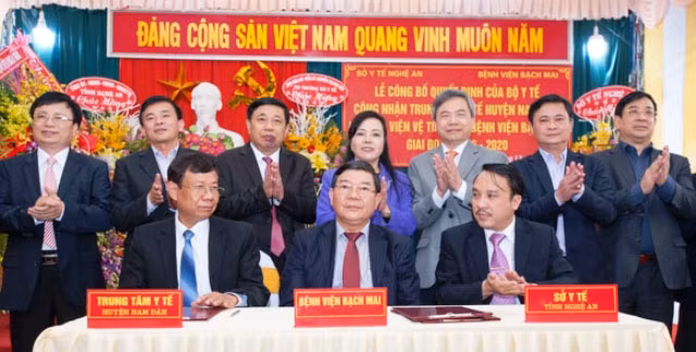 Lễ công bố Trung tâm y tế huyện Nam Đàn trở thành đơn vị vệ tinh của Bệnh viện Bạch Mai.