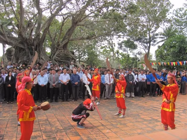 Các hoạt động khai hội đền Lương Văn Chánh.