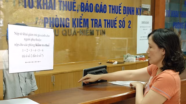 Phải sửa đổi Luật thuế TNCN để bổ sung thu nhập chịu thuế và thuế suất. Ảnh: LAM ANH