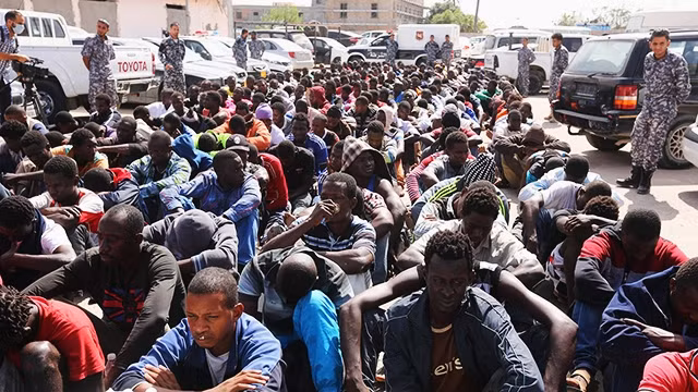 Hàng nghìn người nhập cư mắc kẹt tại Libya. Ảnh: GETTY IMAGES