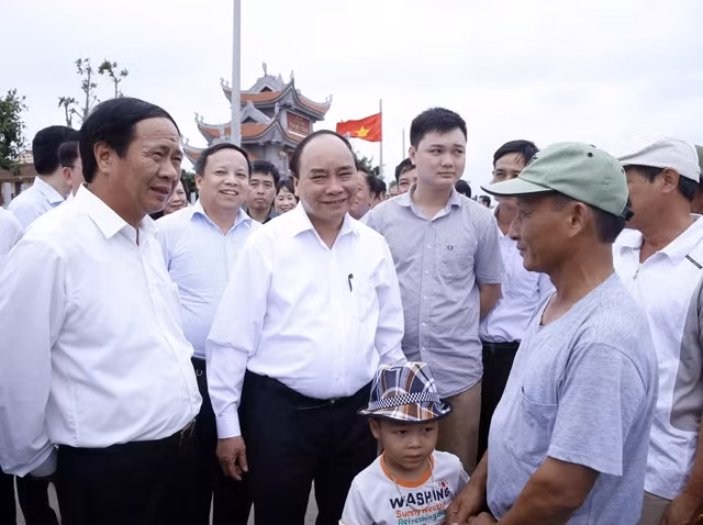 Thủ tướng Nguyễn Xuân Phúc tiếp xúc cử tri tại đơn vị bầu cử số 3, huyện Tiên Lãng.
