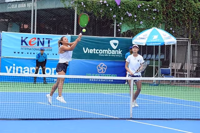 Bộ đội Chanelle Van Nguyễn - Đào Minh Trang (Hưng Thịnh - TP Hồ Chí Minh) không gặp nhiều khó khăn trước đối thủ thua kém về trình độ.