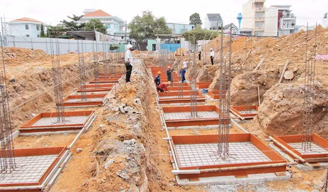 Thông qua đối thoại với chính quyền, người dân và cán bộ MTTQ phường Phước Long A, quận 9 đã giám sát nhằm bảo đảm hiệu quả đầu tư tại công trình xây dựng Trường tiểu học Phước Long A.