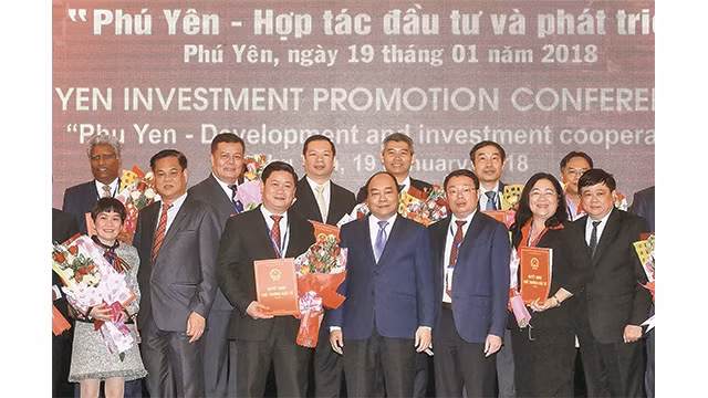 Thủ tướng Nguyễn Xuân Phúc với các nhà đầu tư tại hội nghị. Ảnh: THỐNG NHẤT (TTXVN)