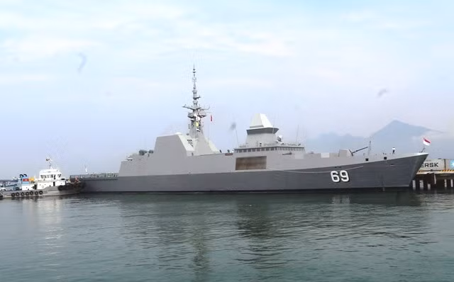 Tàu RSS INTREPID của Hải quân Singapore cập cảng Tiên Sa.