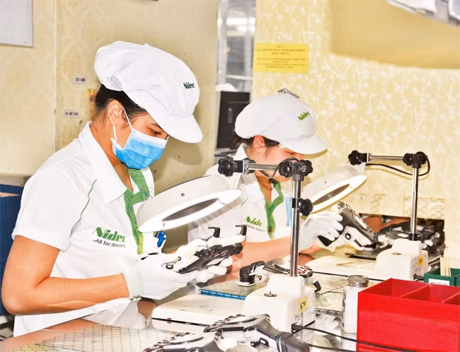Hoạt động sản xuất của Công ty Nidec, khu Công nghệ cao TP Hồ Chí Minh. Ảnh: THẾ ANH