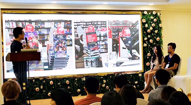 Các tác giả trẻ giao lưu trong Ngày hội truyện tranh Việt Nam 2016.