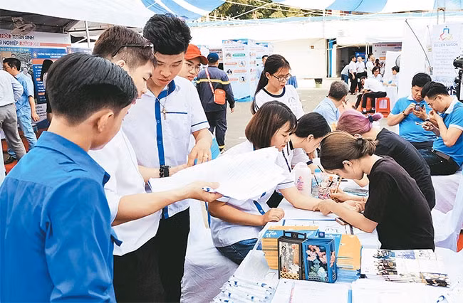 Các trường dạy nghề của TP Hồ Chí Minh hướng nghiệp, tuyển học viên.
