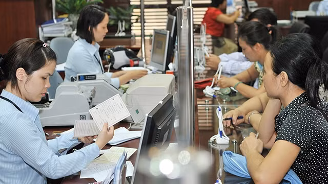 Nhiều ngân hàng đã đẩy mạnh tăng vốn điều lệ từ cuối năm 2017. Ảnh: NAM NGUYỄN