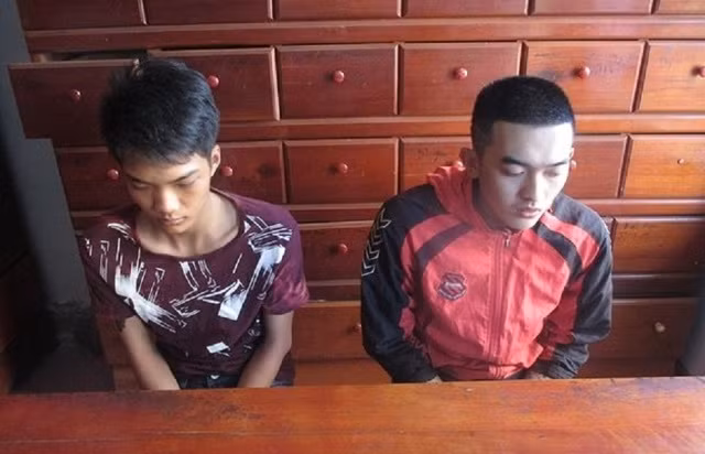 Hai đối tượng Nông Hồng Điệp và Đinh Cao Thế tham gia hoạt động tín dụng đen bị Công an huyện Đác Song bắt giữ.